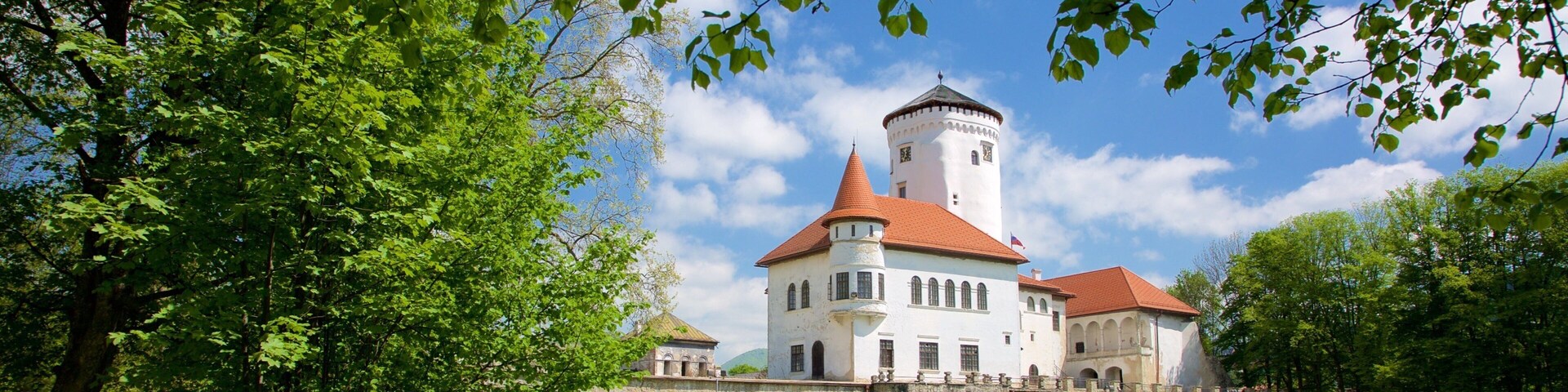 Žilinský kraj showing chateau or palace and a garden