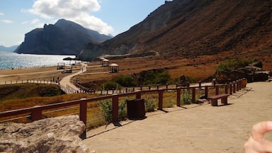 Options are obvious, the ocean, montains, cliffs, hike. Multi spots and again 'on your own'