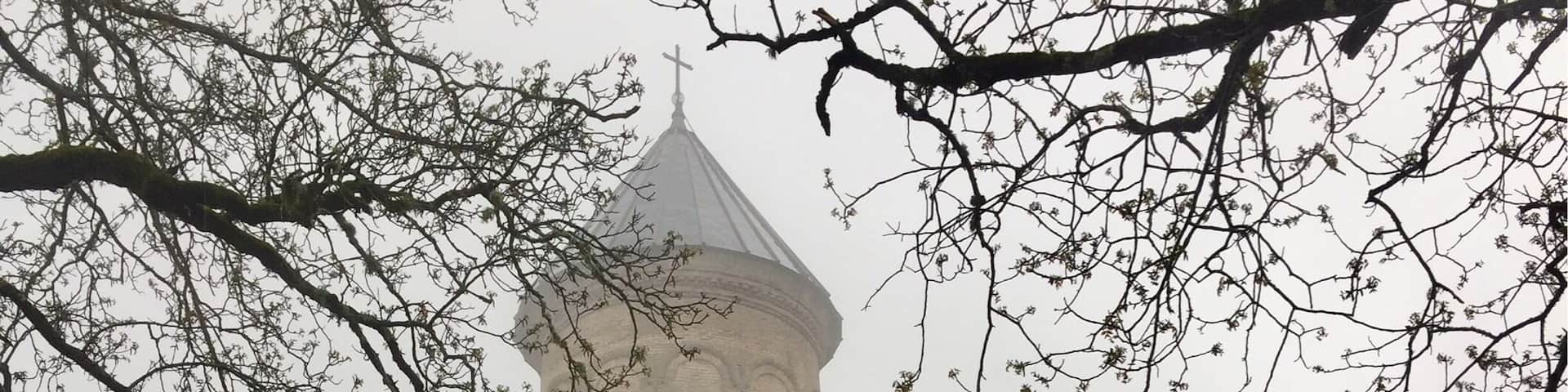 Kintsvisi Monastery and the 13th century St. Nicolas church are famous for their amazing blue frescos and a "must see" stop-over, half way between Tbilisi and Kutaisi. You leave the motorway at exit Kareli. Drive 12 km to the south-west and in Kintsvisi drive up the hill on a 3 km, partly dirt road to be paved soon.