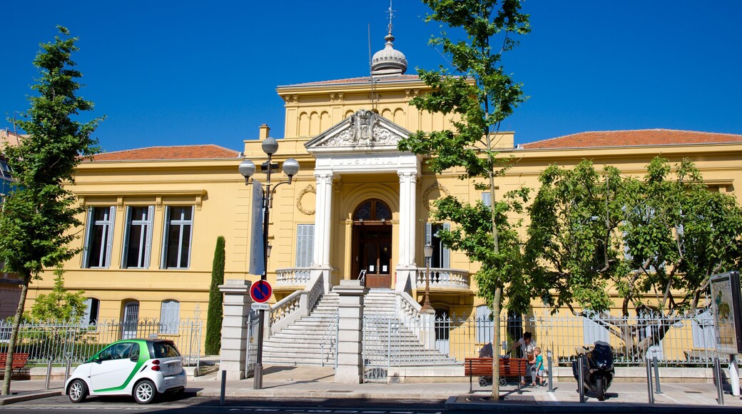 Route Napoléon which includes heritage elements