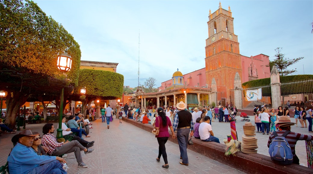 El Bajio which includes street scenes and heritage architecture