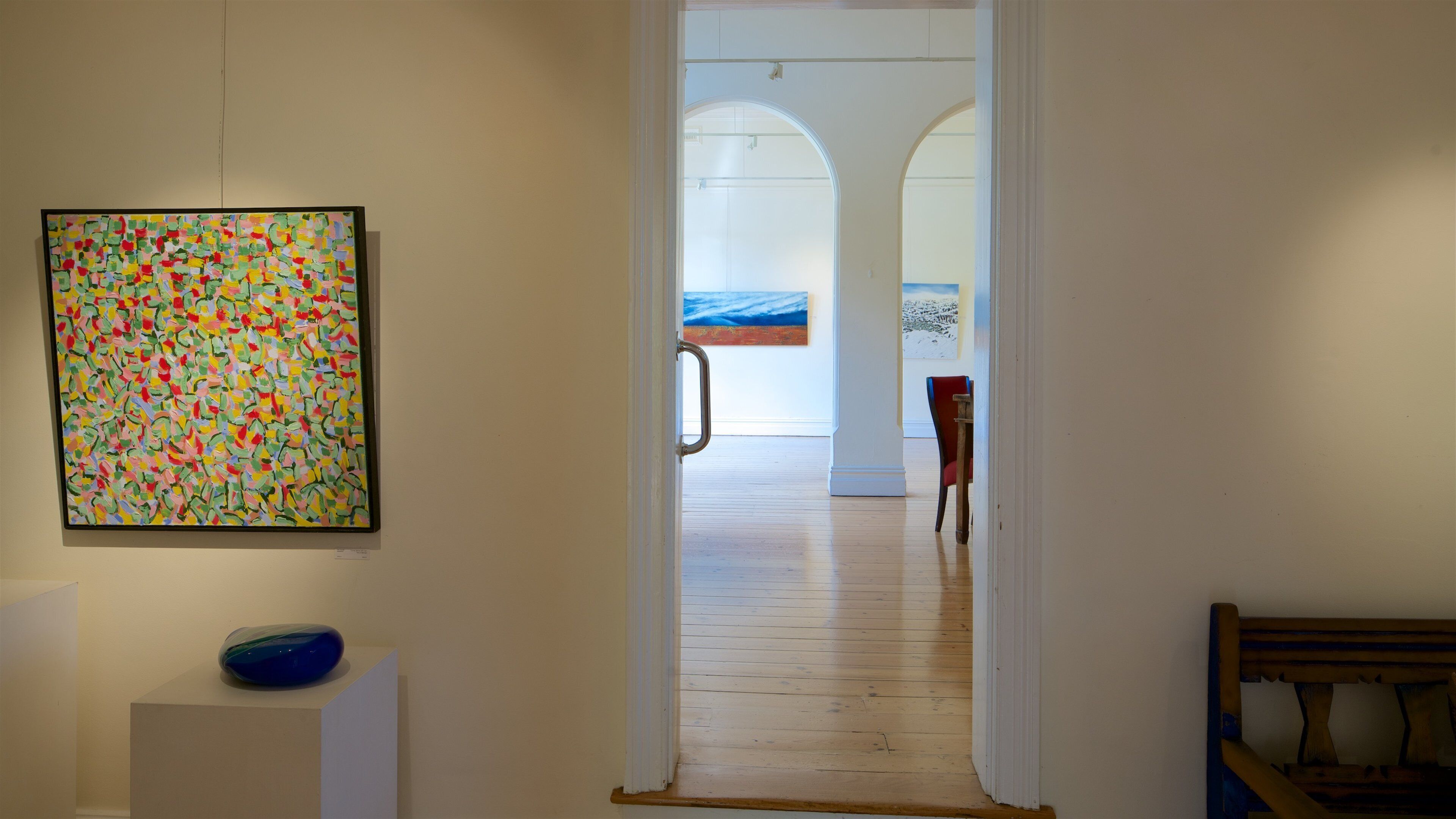 Daylesford and the Macedon Ranges showing interior views and art