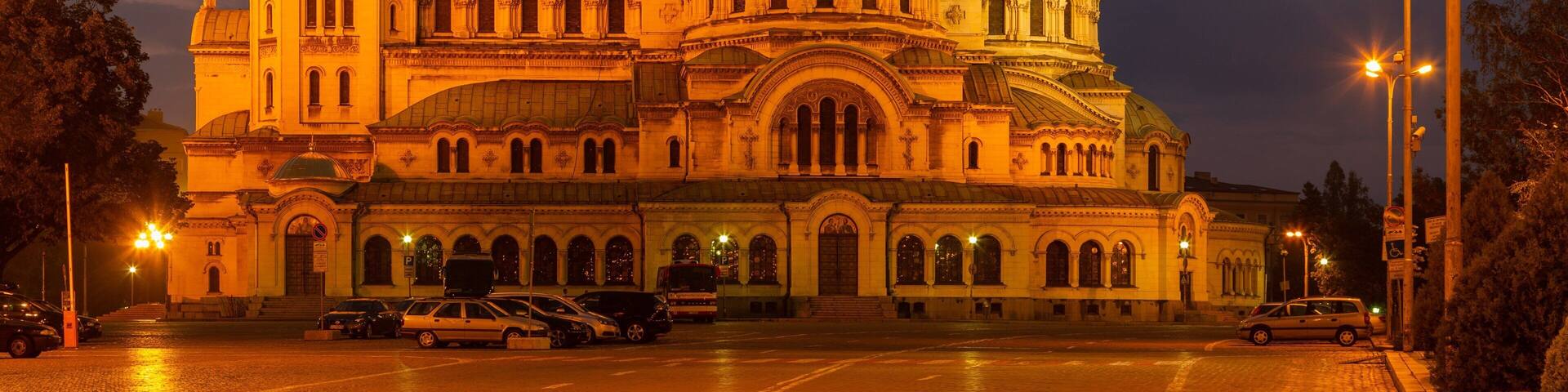 Alexander-Newski-Kathedrale mit einem Kirche oder Kathedrale, historische Architektur und bei Nacht