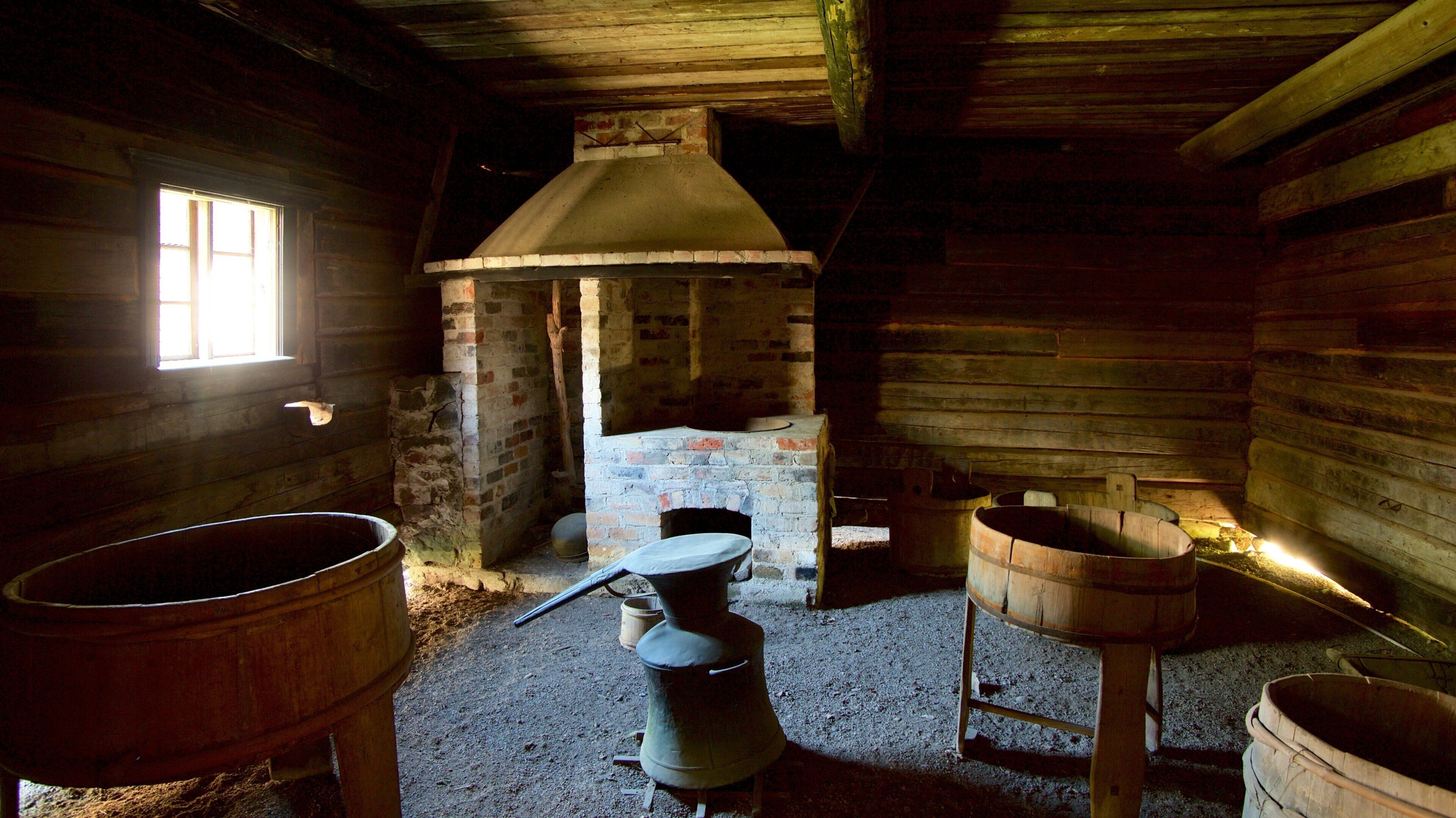 Lantinen District featuring heritage elements and interior views