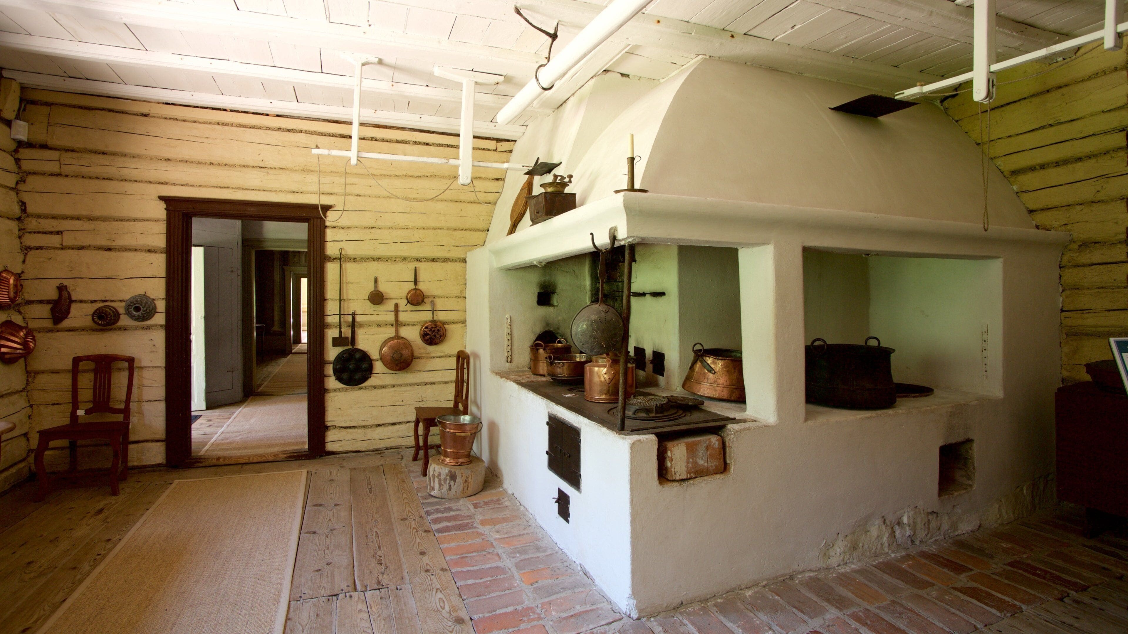 Lantinen District showing heritage elements and interior views