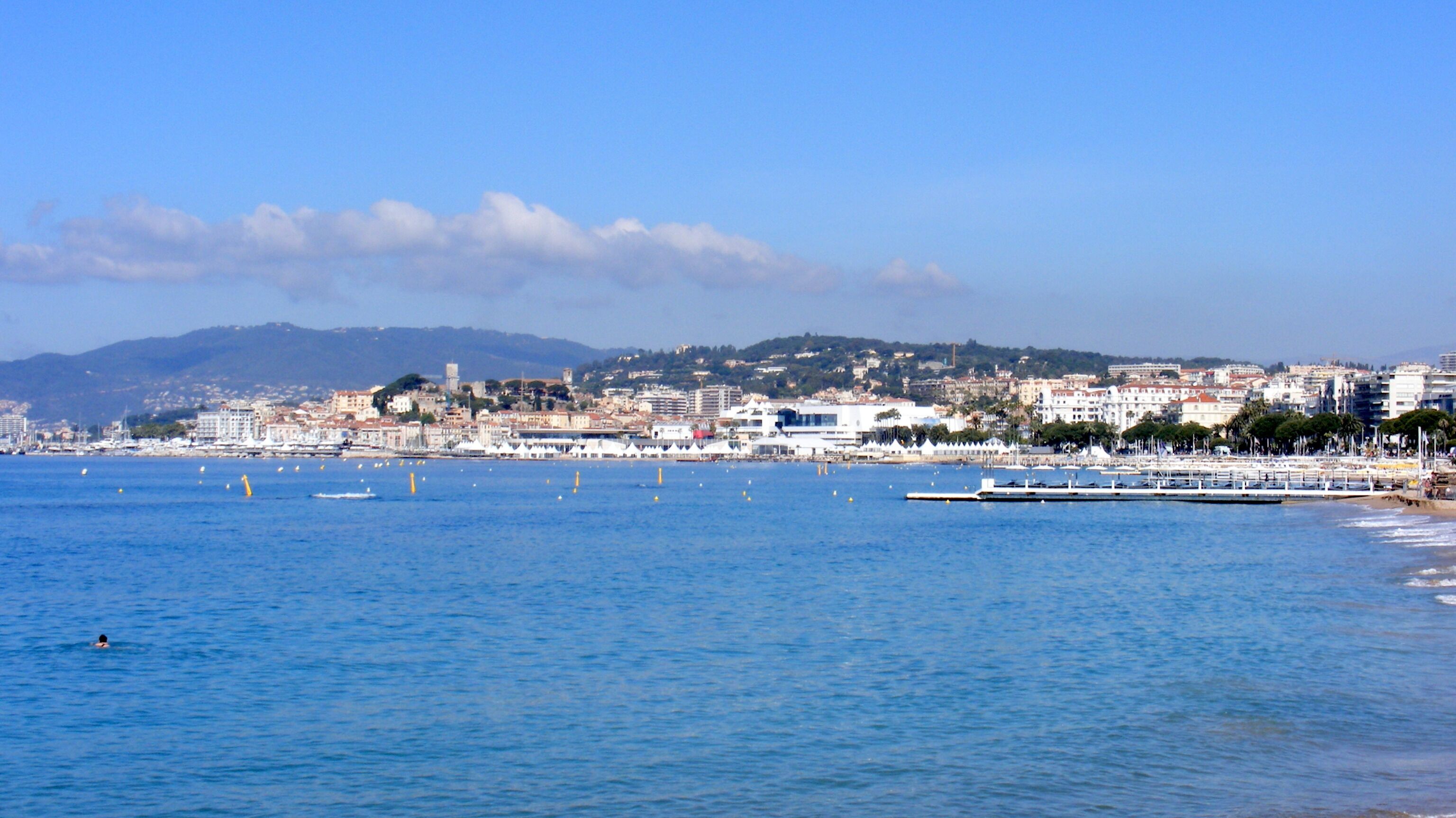 Cannes Francja widok z nowego portu.