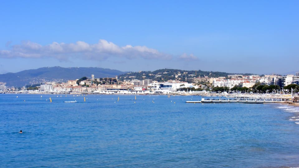 Cannes Francja widok z nowego portu.