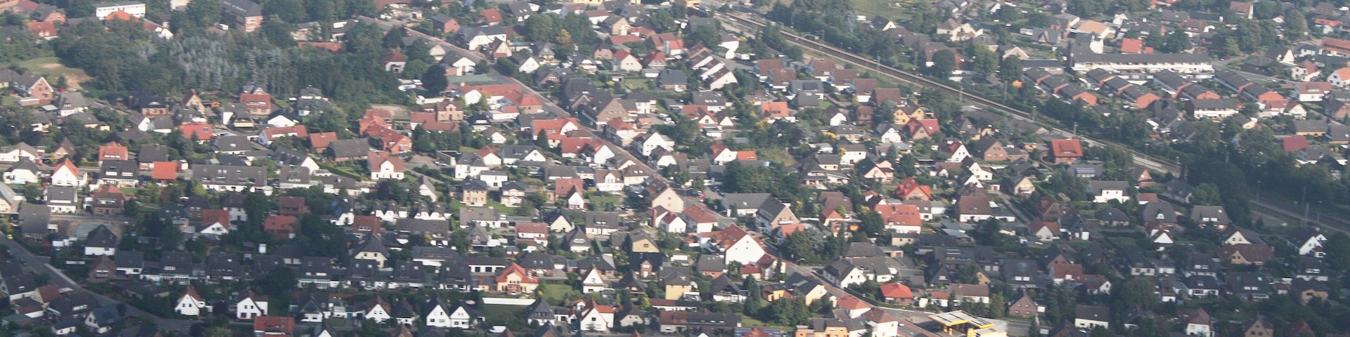Luftaufnahme; entlang der A1 (auf der Südseite) von der Autobahnabfahrt Arsten bis zum Bremer Kreuz; Blickrichtung nach Norden