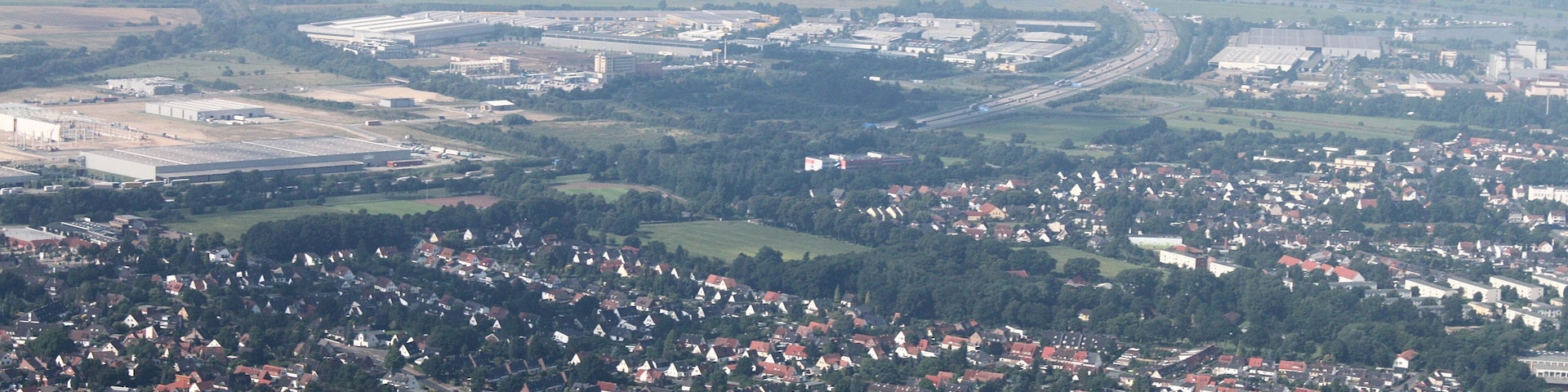 Luftaufnahme Bremen; entlang der A27 vom Weserpark (Bremer Kreuz; Blick aus der linken Flugzeugseite) zur Uni Bremen mit einem kleinen Abstecher zum Krankenhaus Bremen Ost; Flughöhe 500 m