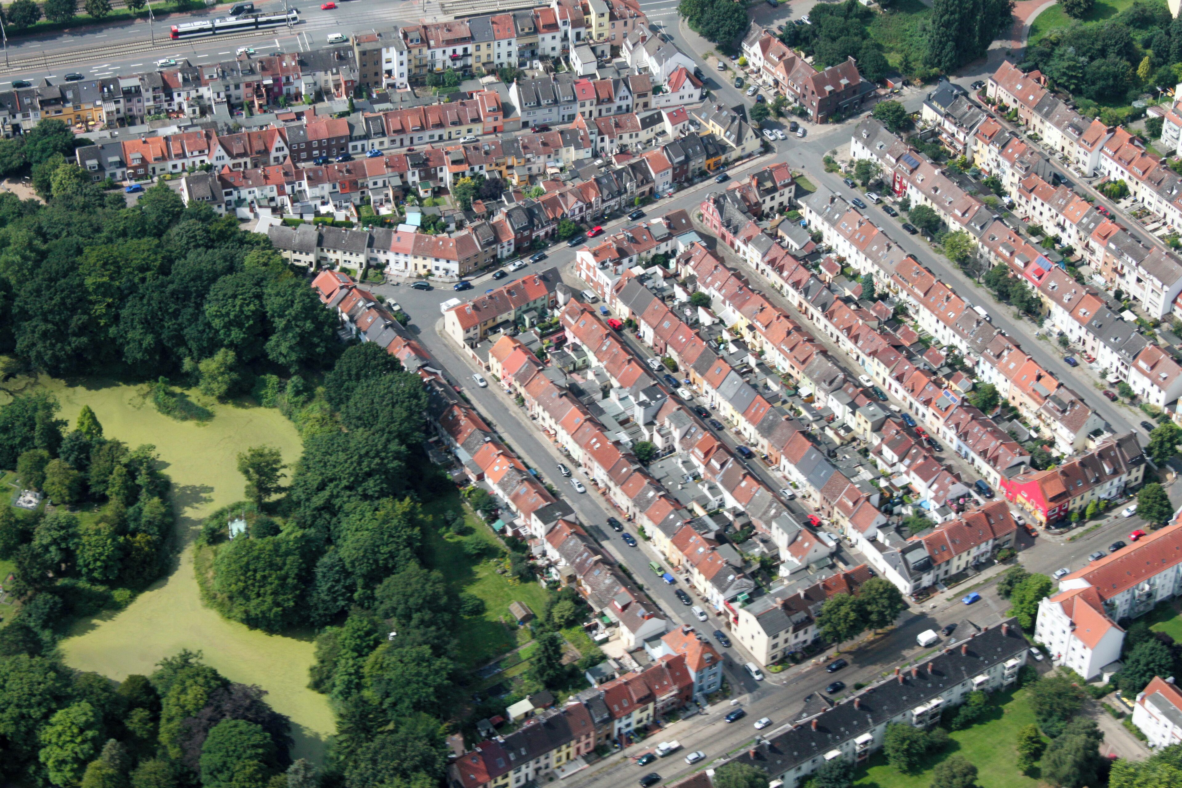 Lufbilder Bremen: Häfen, JVA Oslebshausen, Ohlendorf, Lindenhof, Überseestadt, Becks, Kellogs, St. Stephanis Kirche, Hauptbahnhof, Weser (identische Bildbeschreibung für File:2012-08-08-fotoflug-bremen zweiter flug 1142.JPG bis File:2012-08-08-fotoflug-bremen zweiter flug 1244.JPG; alle mit GPS-Koordinaten