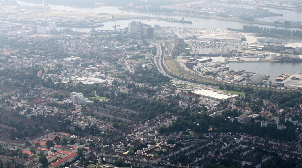 Lufbilder Bremen: Häfen, JVA Oslebshausen, Ohlendorf, Lindenhof, Überseestadt, Becks, Kellogs, St. Stephanis Kirche, Hauptbahnhof, Weser (identische Bildbeschreibung für File:2012-08-08-fotoflug-bremen zweiter flug 1142.JPG bis File:2012-08-08-fotoflug-bremen zweiter flug 1244.JPG; alle mit GPS-Koordinaten