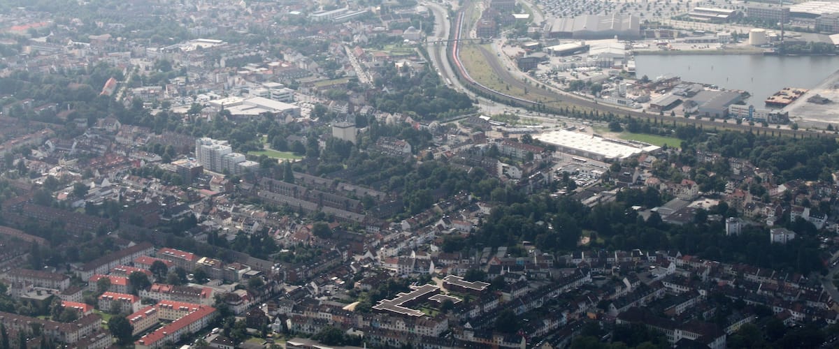 Lufbilder Bremen: Häfen, JVA Oslebshausen, Ohlendorf, Lindenhof, Überseestadt, Becks, Kellogs, St. Stephanis Kirche, Hauptbahnhof, Weser (identische Bildbeschreibung für File:2012-08-08-fotoflug-bremen zweiter flug 1142.JPG bis File:2012-08-08-fotoflug-bremen zweiter flug 1244.JPG; alle mit GPS-Koordinaten