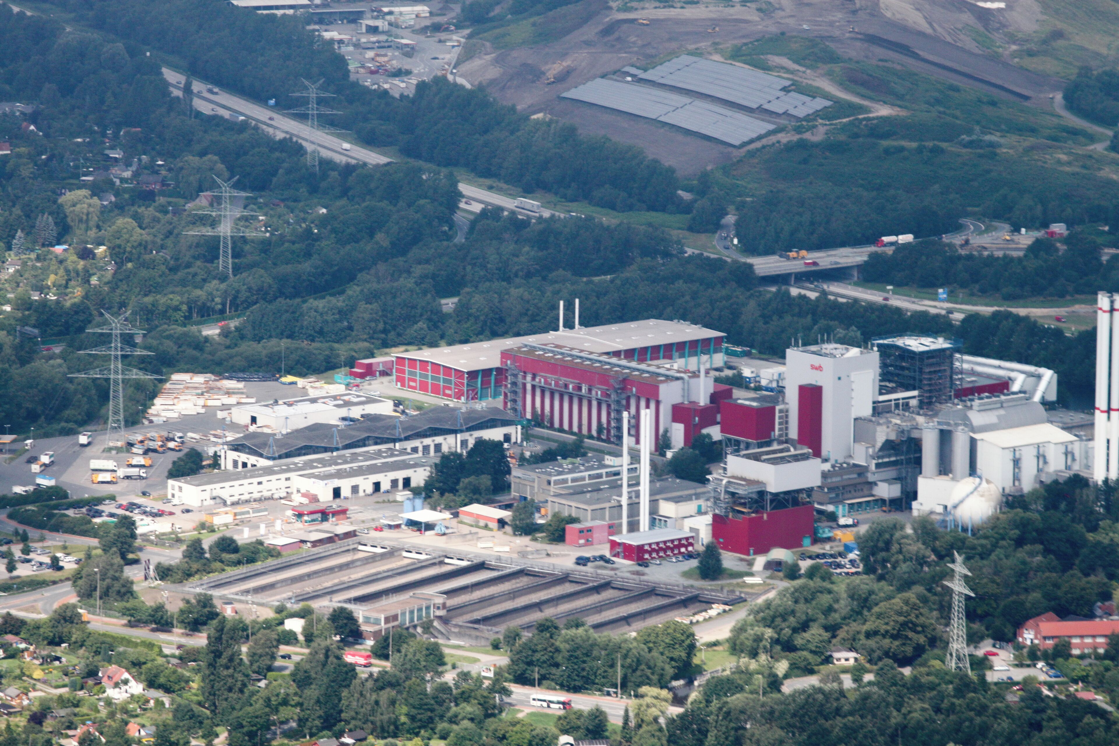 Lufbilder Bremen: Häfen, Waterfront, Lindenhof, Walle, Osterfeuerberg, Utbremen, Bahnhofsvorstadt, Bürerweide, Barkhof, Bürgerpark, Weidedamm, Müllverbrennungsanlage (identische Bildbeschreibung für File:2012-08-08-fotoflug-bremen zweiter flug 1006.JPG bis File:2012-08-08-fotoflug-bremen zweiter flug 1141.JPG; alle mit GPS-Koordinaten