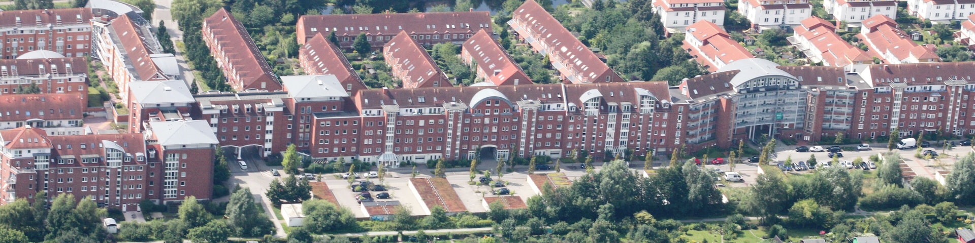 Lufbilder Bremen: Häfen, Waterfront, Lindenhof, Walle, Osterfeuerberg, Utbremen, Bahnhofsvorstadt, Bürerweide, Barkhof, Bürgerpark, Weidedamm, Müllverbrennungsanlage (identische Bildbeschreibung für File:2012-08-08-fotoflug-bremen zweiter flug 1006.JPG bis File:2012-08-08-fotoflug-bremen zweiter flug 1141.JPG; alle mit GPS-Koordinaten