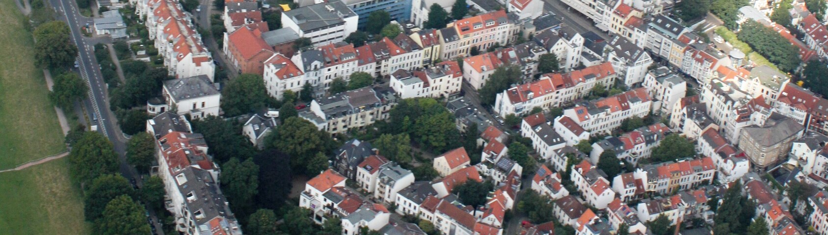 Lufbilder Bremen: Buntentor, Neustadt Gartenvorstadt, Ale Neustadt, Altstadt, Ostertor, Bürgerweise, Fesenfeld, Steintor (identische Bildbeschreibung für File:2012-08-08-fotoflug-bremen zweiter flug 0509.JPG bis File:2012-08-08-fotoflug-bremen zweiter flug 0617.JPG; alle mit GPS-Koordinaten