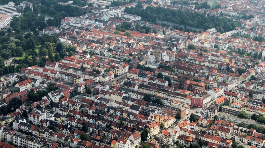 Lufbilder Bremen: Altstadt, Teerhof, Wesertower, Buntentor, Neustadt, Straßenbahn-Depot, Airbus (identische Bildbeschreibung für File:2012-08-08-fotoflug-bremen zweiter flug 1249.JPG bis File:2012-08-08-fotoflug-bremen zweiter flug 1354.JPG; alle mit GPS-Koordinaten