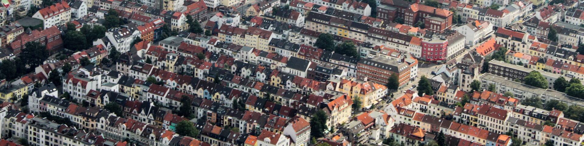 Lufbilder Bremen: Altstadt, Teerhof, Wesertower, Buntentor, Neustadt, Straßenbahn-Depot, Airbus (identische Bildbeschreibung für File:2012-08-08-fotoflug-bremen zweiter flug 1249.JPG bis File:2012-08-08-fotoflug-bremen zweiter flug 1354.JPG; alle mit GPS-Koordinaten