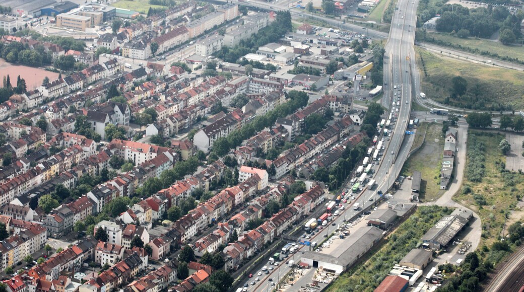 Lufbilder Bremen: Steintor, Weserstadion, Fesenfeld, Altstadt, Hohentor (identische Bildbeschreibung für File:2012-08-08-fotoflug-bremen zweiter flug 0618.JPG bis File:2012-08-08-fotoflug-bremen zweiter flug 0749.JPG; alle mit GPS-Koordinaten
