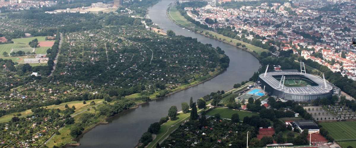 Fotoflug: Airport Bremen - Kattenturm - Krankenhaus LdW - Ochtumpark - Brinkum Nord - Huckelriede - Weserstadion - Peterswerder (identische Bildbeschreibung für File:2012-08-08-fotoflug-bremen zweiter flug 0301.JPG bis File:2012-08-08-fotoflug-bremen zweiter flug 0406.JPG; alle mit GPS-Koordinaten