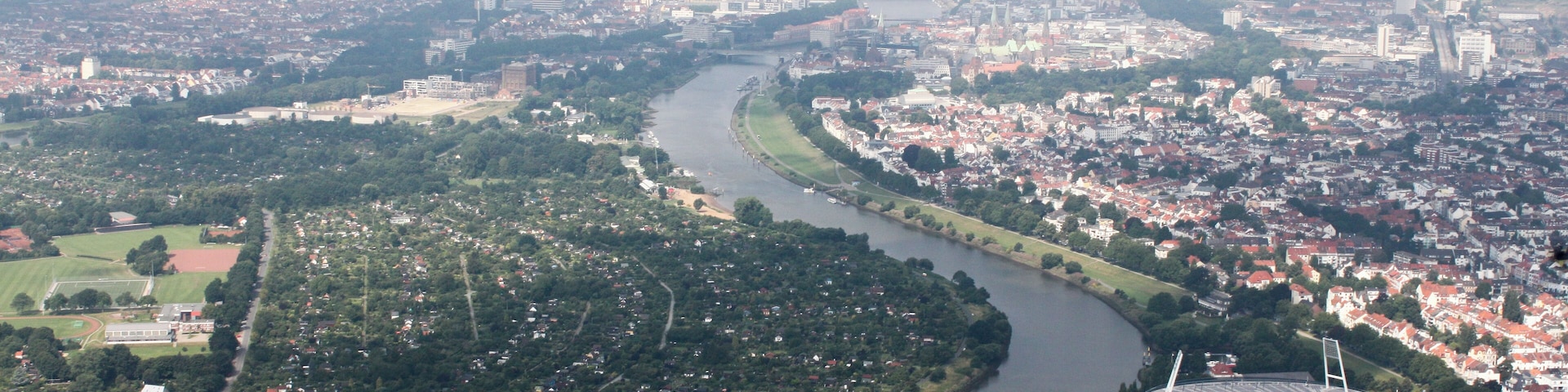 Fotoflug: Airport Bremen - Kattenturm - Krankenhaus LdW - Ochtumpark - Brinkum Nord - Huckelriede - Weserstadion - Peterswerder (identische Bildbeschreibung für File:2012-08-08-fotoflug-bremen zweiter flug 0301.JPG bis File:2012-08-08-fotoflug-bremen zweiter flug 0406.JPG; alle mit GPS-Koordinaten