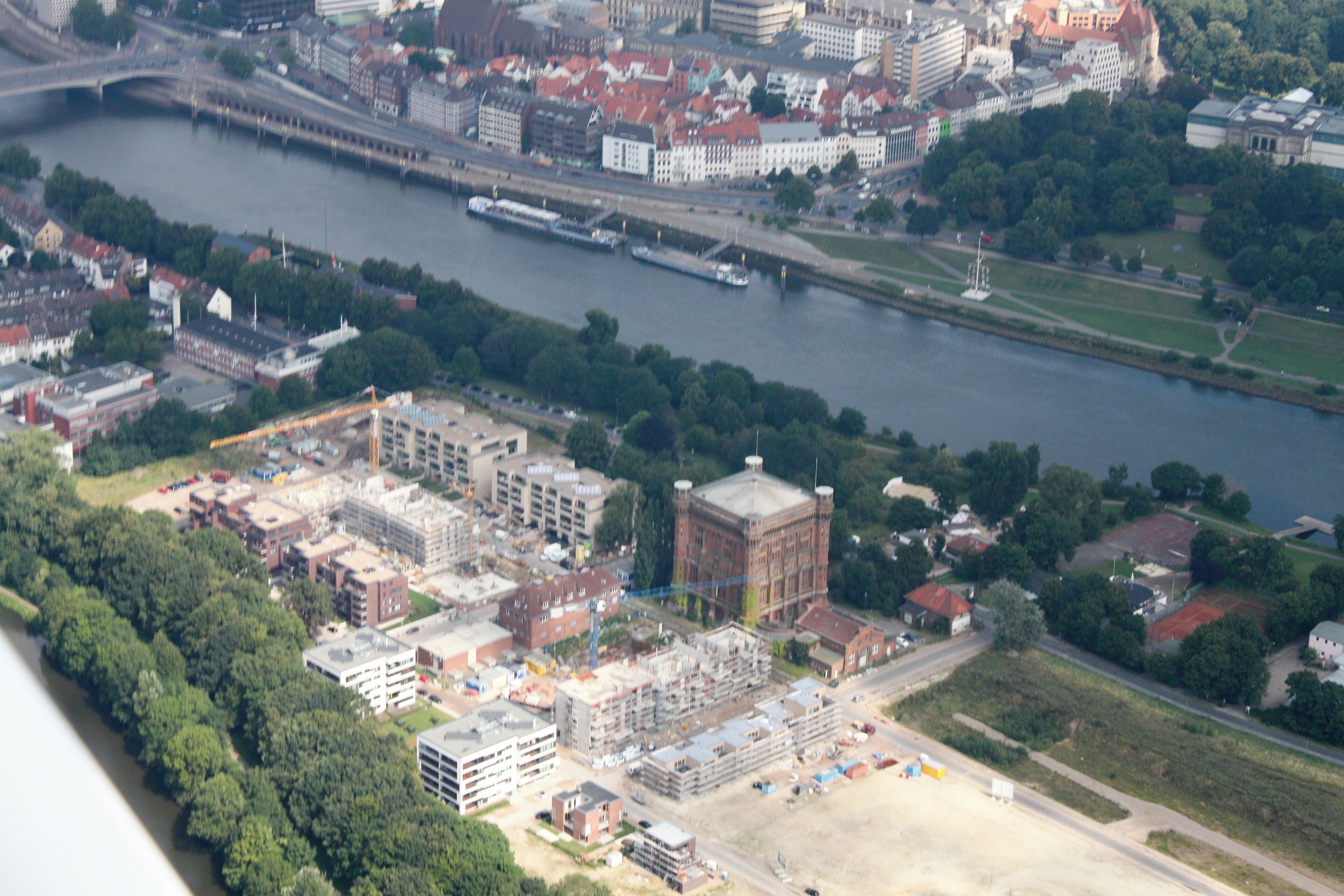 Lufbilder Bremen: Buntentor, Neustadt Gartenvorstadt, Ale Neustadt, Altstadt, Ostertor, Bürgerweise, Fesenfeld, Steintor (identische Bildbeschreibung für File:2012-08-08-fotoflug-bremen zweiter flug 0509.JPG bis File:2012-08-08-fotoflug-bremen zweiter flug 0617.JPG; alle mit GPS-Koordinaten