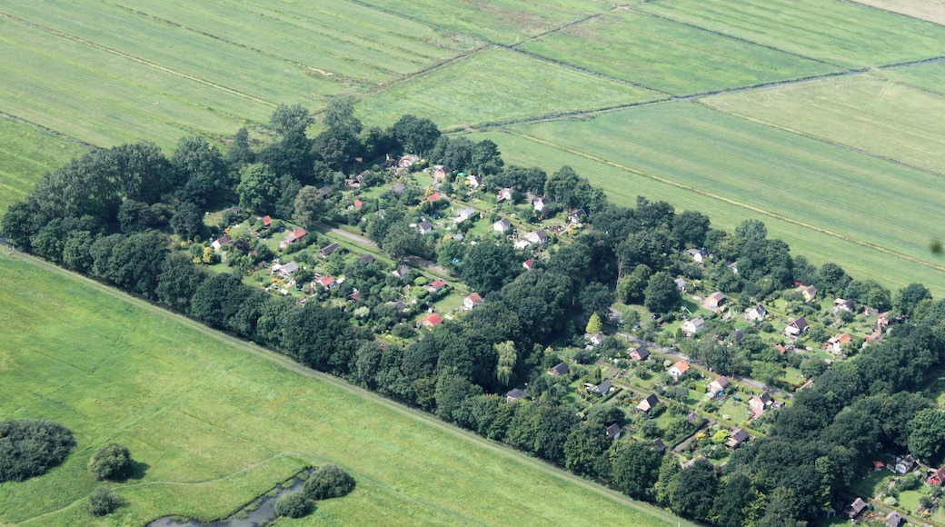 Fotoflug: Airport Bremen - Ganderkesee Stadt - Tunnel Neuenlander Straße - Buntentor - Bezirkssportanlage Süd - Wilhelm-Kaisen-Schule - Verkehrsfliegerschule -Hochbunker Kattenturmer Heerstraße - LdW - Auf dem Beginenlande (identische Bildbeschreibung für File:2012-08-08-fotoflug-bremen zweiter flug 0101.JPG bis File:2012-08-08-fotoflug-bremen zweiter flug 0300.JPG