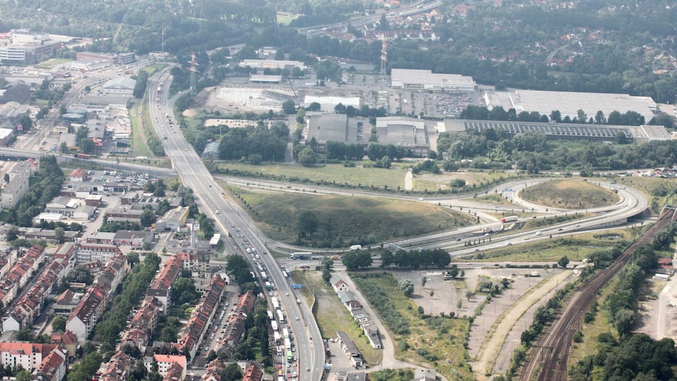 Lufbilder Bremen: Steintor, Weserstadion, Fesenfeld, Altstadt, Hohentor (identische Bildbeschreibung für File:2012-08-08-fotoflug-bremen zweiter flug 0618.JPG bis File:2012-08-08-fotoflug-bremen zweiter flug 0749.JPG; alle mit GPS-Koordinaten