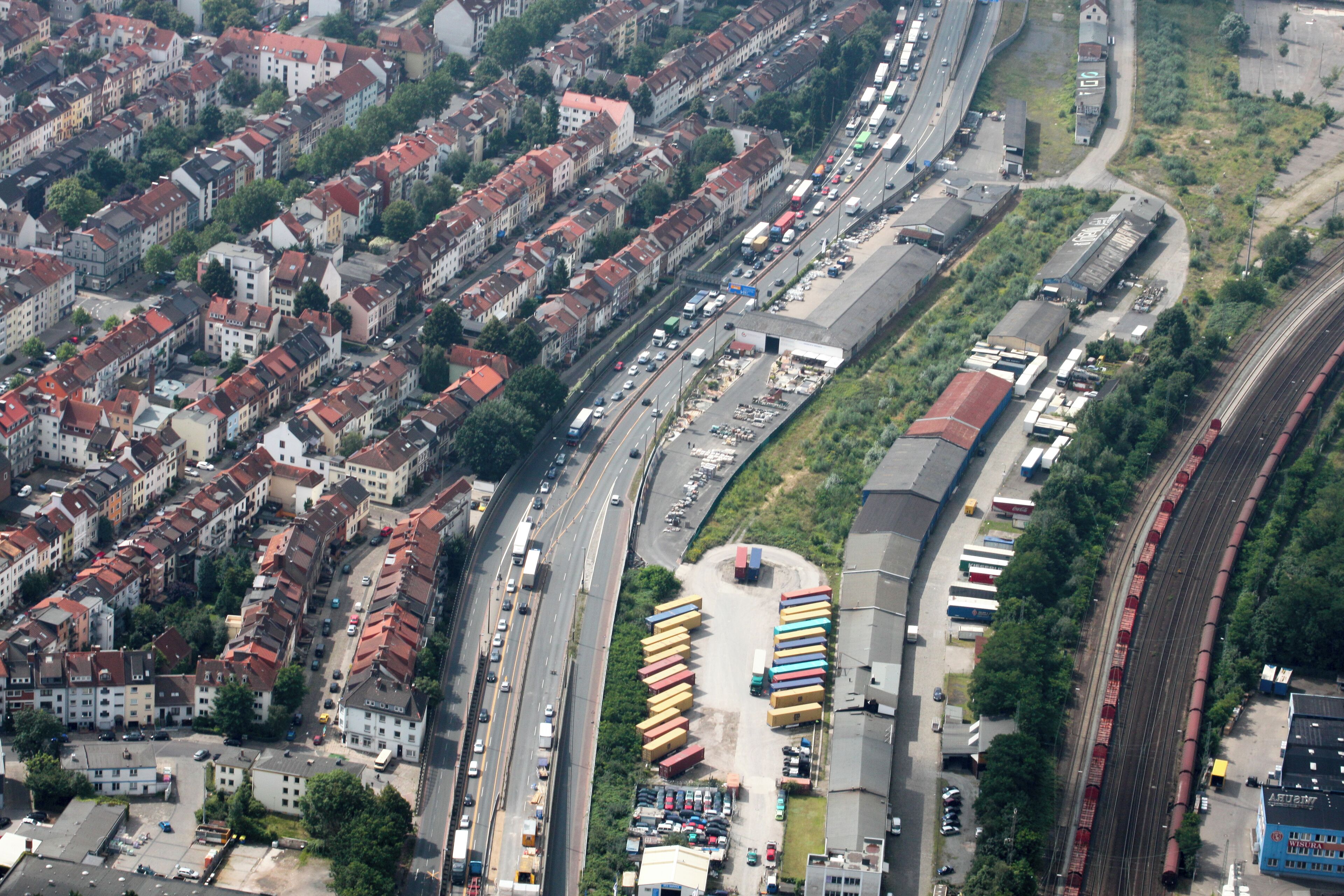 Lufbilder Bremen: Steintor, Weserstadion, Fesenfeld, Altstadt, Hohentor (identische Bildbeschreibung für File:2012-08-08-fotoflug-bremen zweiter flug 0618.JPG bis File:2012-08-08-fotoflug-bremen zweiter flug 0749.JPG; alle mit GPS-Koordinaten