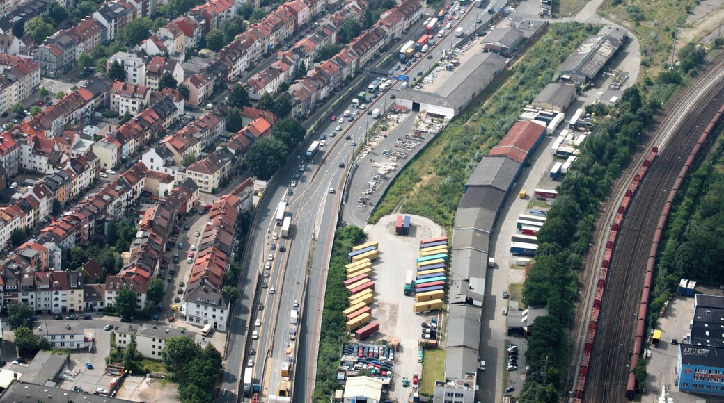 Lufbilder Bremen: Steintor, Weserstadion, Fesenfeld, Altstadt, Hohentor (identische Bildbeschreibung für File:2012-08-08-fotoflug-bremen zweiter flug 0618.JPG bis File:2012-08-08-fotoflug-bremen zweiter flug 0749.JPG; alle mit GPS-Koordinaten