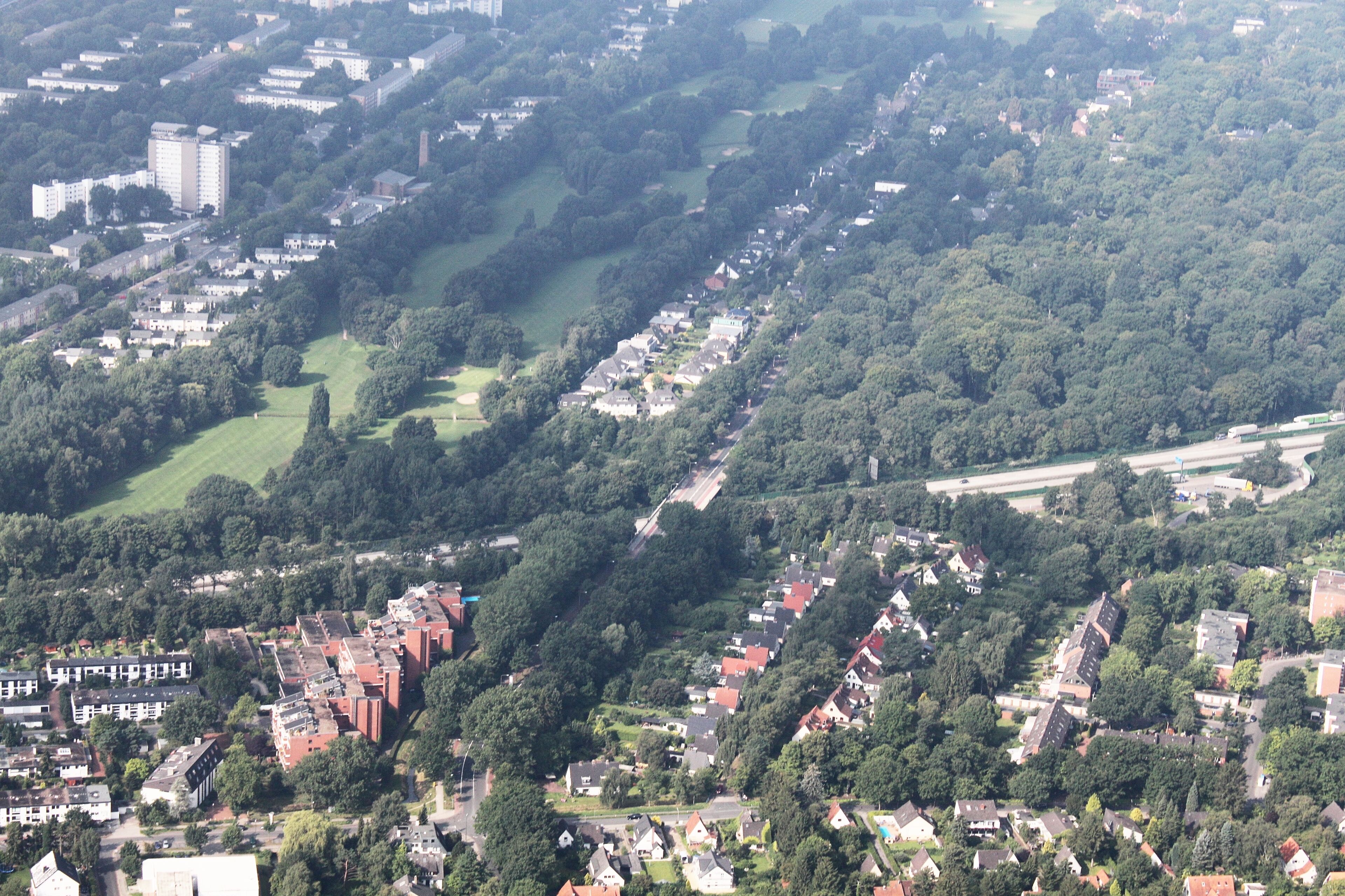 Luftaufnahme Bremen; entlang der A27 vom Weserpark (Bremer Kreuz; Blick aus der linken Flugzeugseite) zur Uni Bremen mit einem kleinen Abstecher zum Krankenhaus Bremen Ost; Flughöhe 500 m