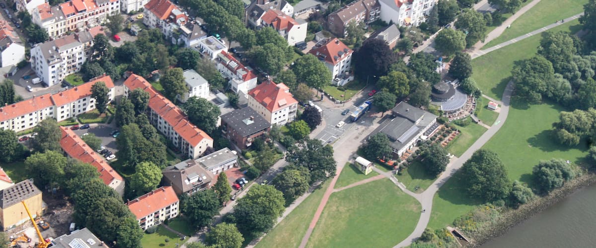 Lufbilder Bremen: Weser-Stadion, Peterswerder, Östliche Vorstadt, Steintor, Bahnhofsvorstadt, Hauptbahnhof, Findorff-Bürgerweide, Bürgerweide, Parkhotel (identische Bildbeschreibung für File:2012-08-08-fotoflug-bremen zweiter flug 0407.JPG bis File:2012-08-08-fotoflug-bremen zweiter flug 0508.JPG; alle mit GPS-Koordinaten