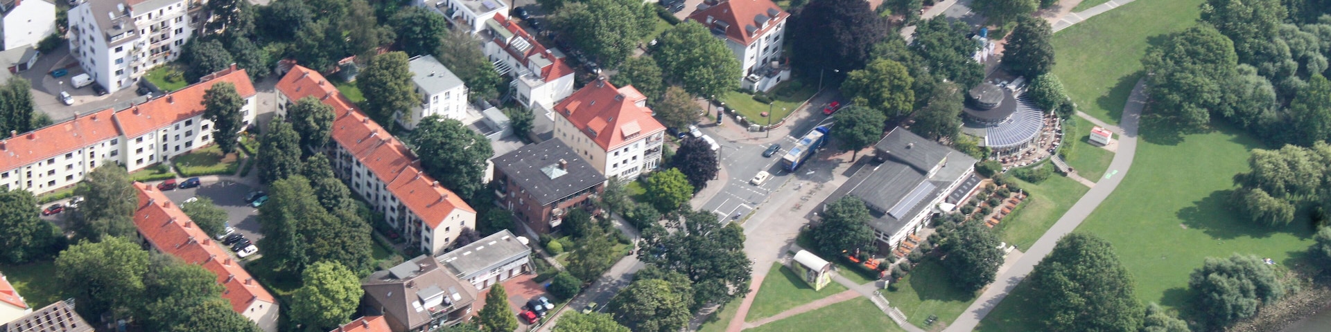 Lufbilder Bremen: Weser-Stadion, Peterswerder, Östliche Vorstadt, Steintor, Bahnhofsvorstadt, Hauptbahnhof, Findorff-Bürgerweide, Bürgerweide, Parkhotel (identische Bildbeschreibung für File:2012-08-08-fotoflug-bremen zweiter flug 0407.JPG bis File:2012-08-08-fotoflug-bremen zweiter flug 0508.JPG; alle mit GPS-Koordinaten