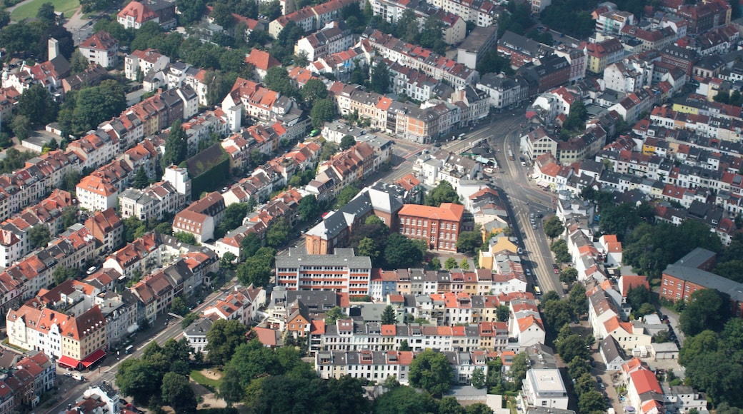 Lufbilder Bremen: Steintor, Weserstadion, Fesenfeld, Altstadt, Hohentor (identische Bildbeschreibung fรผr File:2012-08-08-fotoflug-bremen zweiter flug 0618.JPG bis File:2012-08-08-fotoflug-bremen zweiter flug 0749.JPG; alle mit GPS-Koordinaten