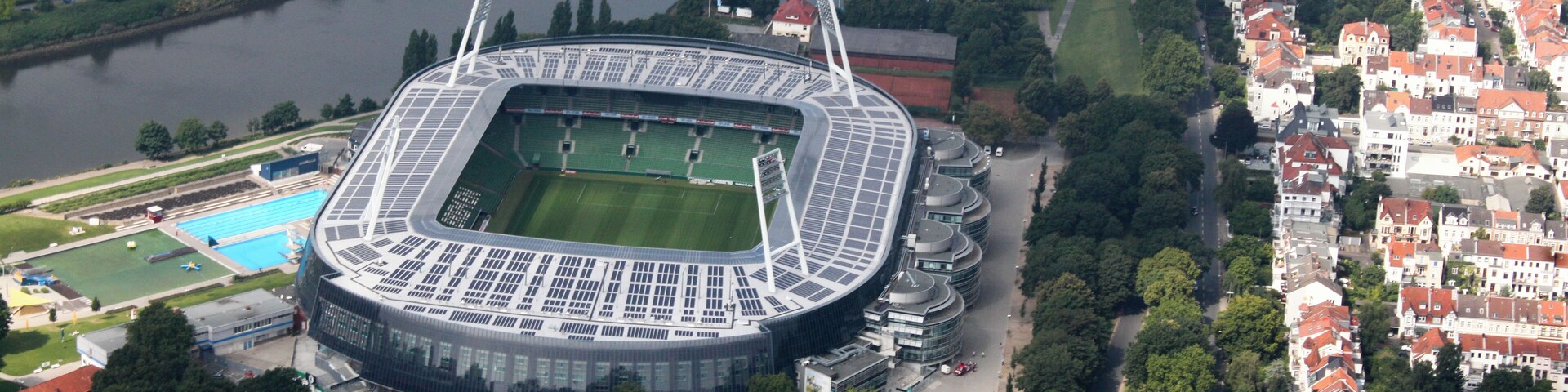 Fotoflug: Airport Bremen - Kattenturm - Krankenhaus LdW - Ochtumpark - Brinkum Nord - Huckelriede - Weserstadion - Peterswerder (identische Bildbeschreibung für File:2012-08-08-fotoflug-bremen zweiter flug 0301.JPG bis File:2012-08-08-fotoflug-bremen zweiter flug 0406.JPG; alle mit GPS-Koordinaten