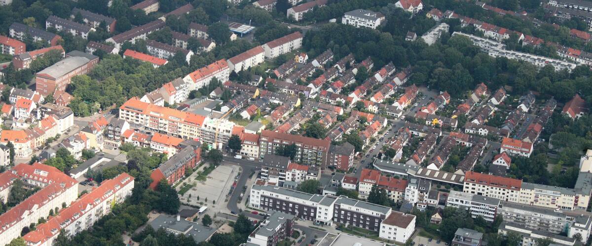 Lufbilder Bremen: Weser-Stadion, Peterswerder, Östliche Vorstadt, Steintor, Bahnhofsvorstadt, Hauptbahnhof, Findorff-Bürgerweide, Bürgerweide, Parkhotel (identische Bildbeschreibung für File:2012-08-08-fotoflug-bremen zweiter flug 0407.JPG bis File:2012-08-08-fotoflug-bremen zweiter flug 0508.JPG; alle mit GPS-Koordinaten