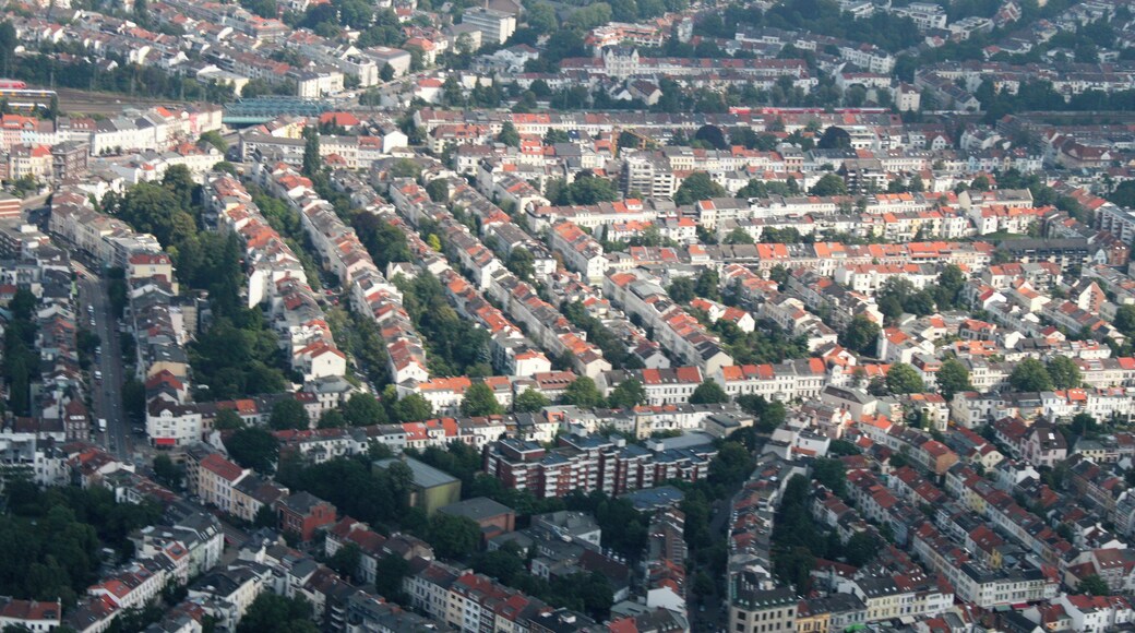 Lufbilder Bremen: Steintor, Weserstadion, Fesenfeld, Altstadt, Hohentor (identische Bildbeschreibung für File:2012-08-08-fotoflug-bremen zweiter flug 0618.JPG bis File:2012-08-08-fotoflug-bremen zweiter flug 0749.JPG; alle mit GPS-Koordinaten