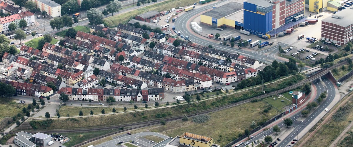 Lufbilder Bremen: Häfen, Waterfront, Lindenhof, Walle, Osterfeuerberg, Utbremen, Bahnhofsvorstadt, Bürerweide, Barkhof, Bürgerpark, Weidedamm, Müllverbrennungsanlage (identische Bildbeschreibung für File:2012-08-08-fotoflug-bremen zweiter flug 1006.JPG bis File:2012-08-08-fotoflug-bremen zweiter flug 1141.JPG; alle mit GPS-Koordinaten