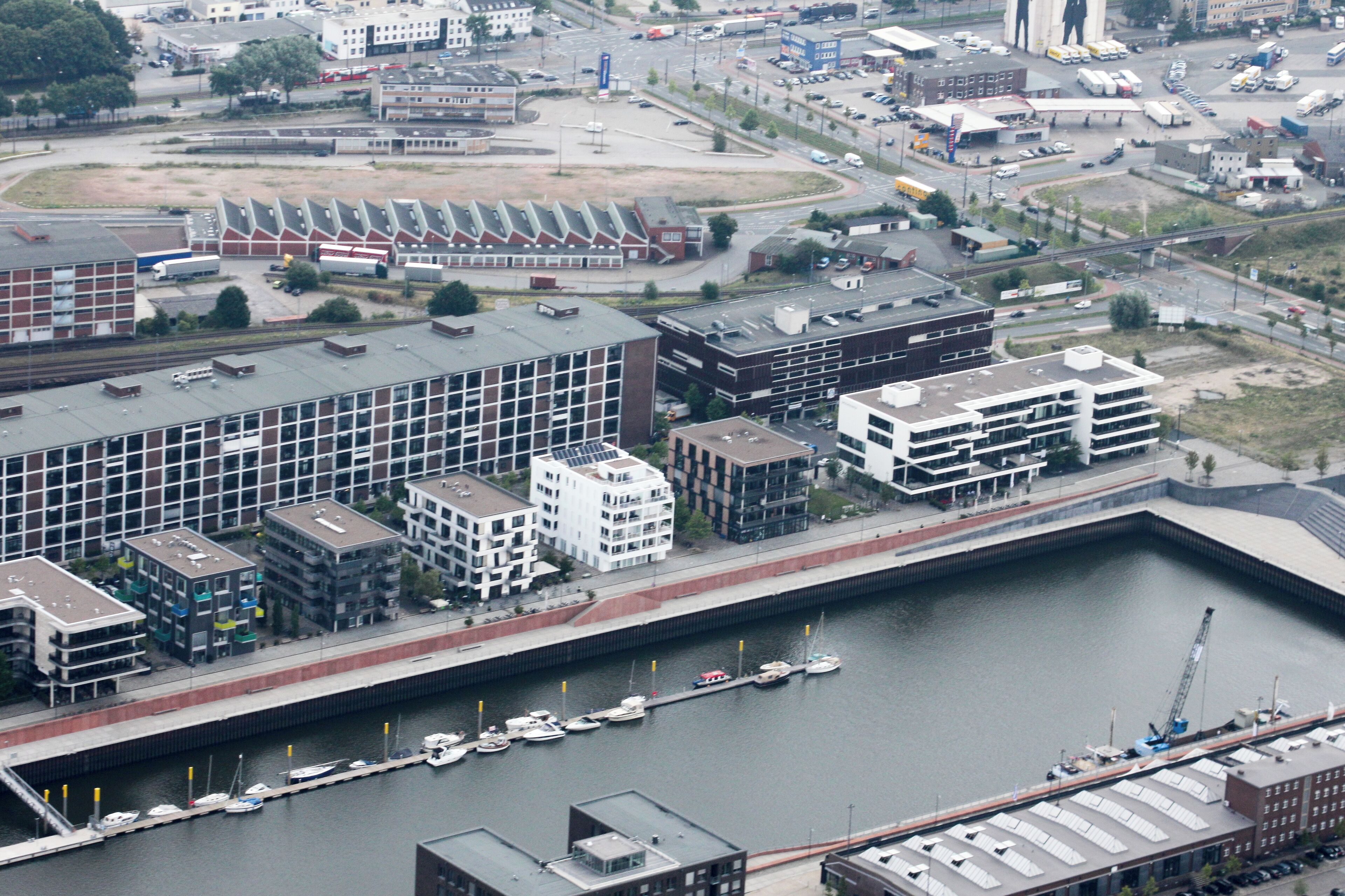 Lufbilder Bremen:Hohentorshafen, Woltmershausen, Überseestadt, Altstadt, Ostertor (identische Bildbeschreibung für File:2012-08-08-fotoflug-bremen zweiter flug 0750.JPG bis File:2012-08-08-fotoflug-bremen zweiter flug 0885.JPG; alle mit GPS-Koordinaten