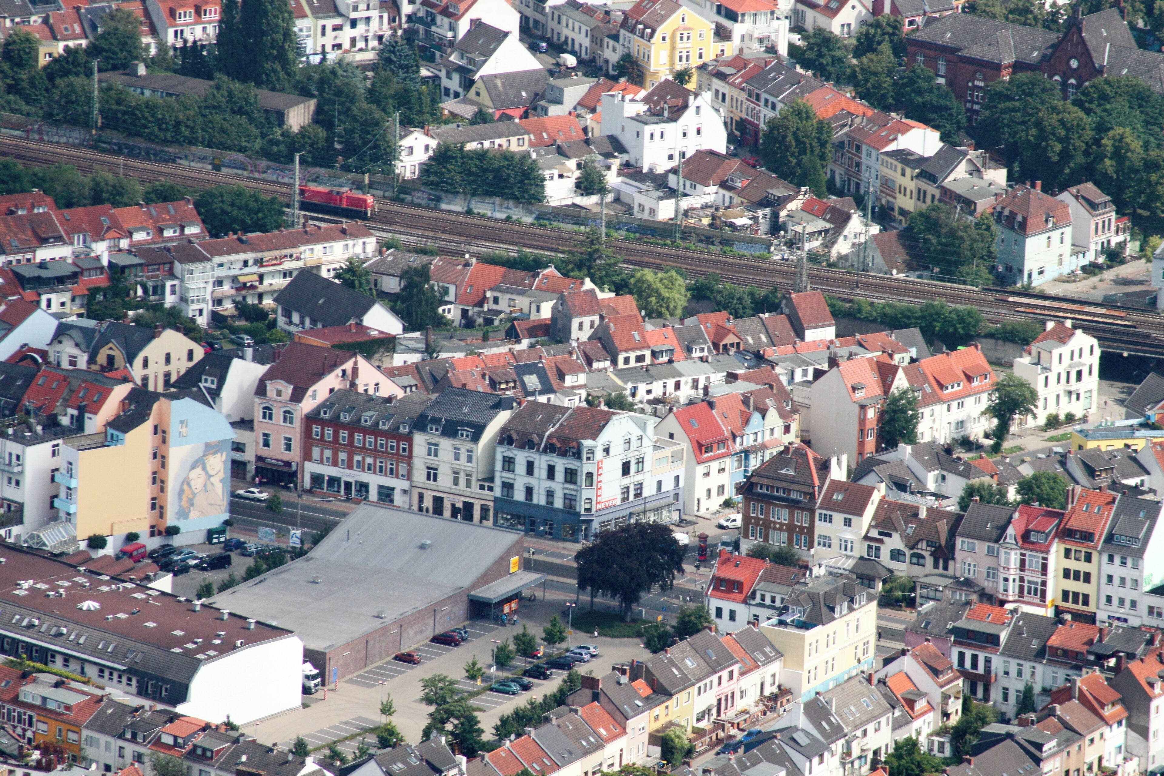 Lufbilder Bremen: Häfen, Waterfront, Lindenhof, Walle, Osterfeuerberg, Utbremen, Bahnhofsvorstadt, Bürerweide, Barkhof, Bürgerpark, Weidedamm, Müllverbrennungsanlage (identische Bildbeschreibung für File:2012-08-08-fotoflug-bremen zweiter flug 1006.JPG bis File:2012-08-08-fotoflug-bremen zweiter flug 1141.JPG; alle mit GPS-Koordinaten