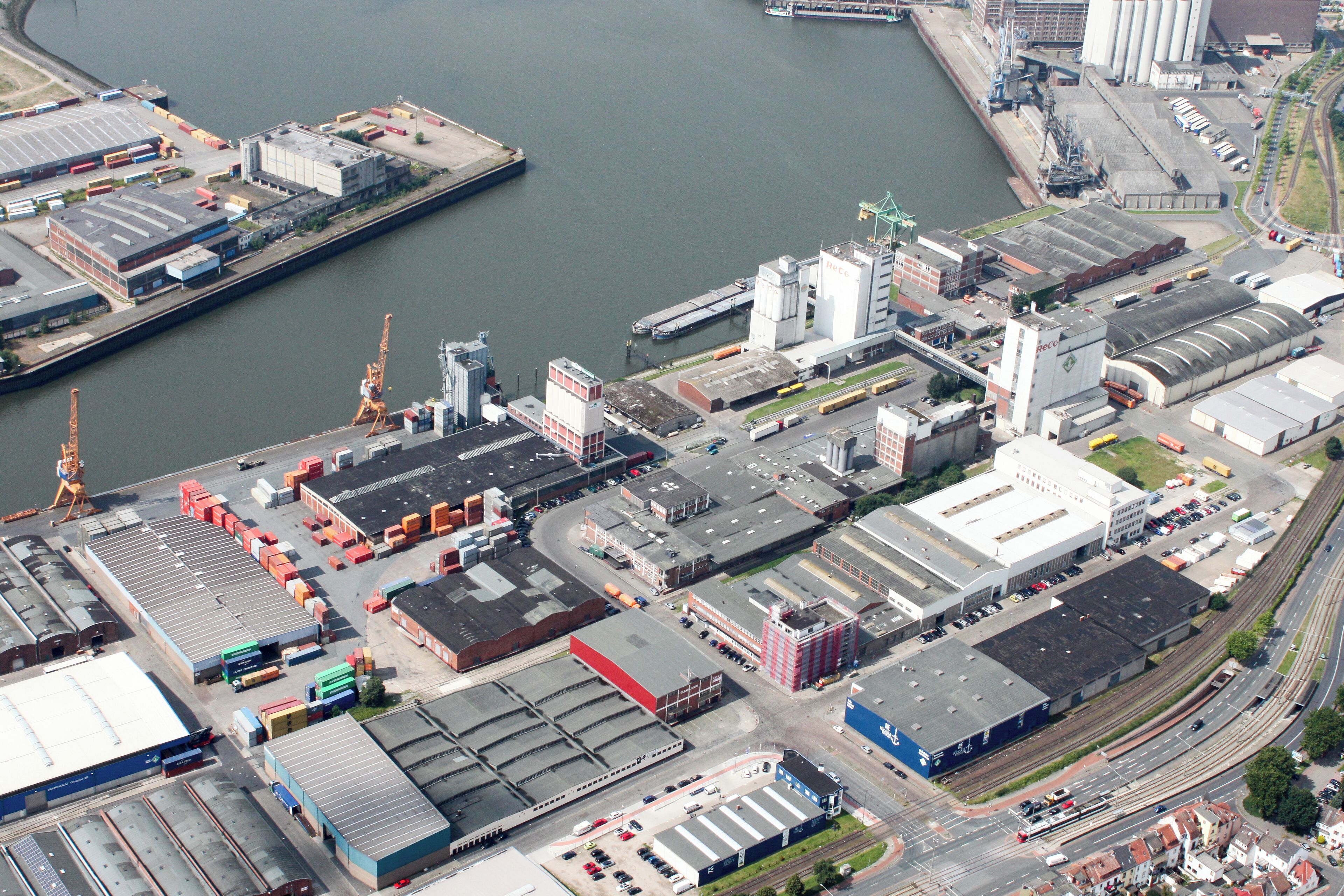 Lufbilder Bremen: Häfen, JVA Oslebshausen, Ohlendorf, Lindenhof, Überseestadt, Becks, Kellogs, St. Stephanis Kirche, Hauptbahnhof, Weser (identische Bildbeschreibung für File:2012-08-08-fotoflug-bremen zweiter flug 1142.JPG bis File:2012-08-08-fotoflug-bremen zweiter flug 1244.JPG; alle mit GPS-Koordinaten