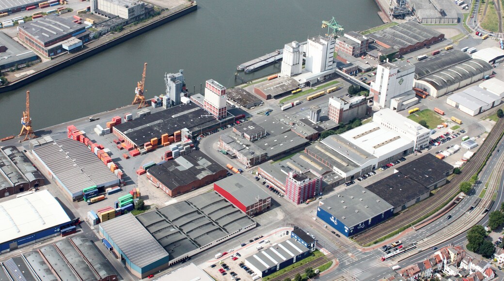 Lufbilder Bremen: Häfen, JVA Oslebshausen, Ohlendorf, Lindenhof, Überseestadt, Becks, Kellogs, St. Stephanis Kirche, Hauptbahnhof, Weser (identische Bildbeschreibung für File:2012-08-08-fotoflug-bremen zweiter flug 1142.JPG bis File:2012-08-08-fotoflug-bremen zweiter flug 1244.JPG; alle mit GPS-Koordinaten