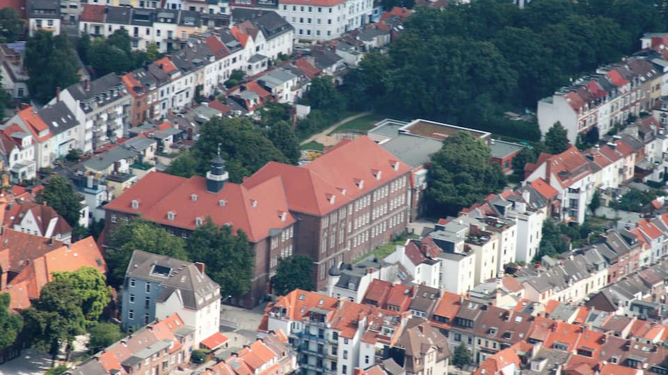Lufbilder Bremen: Häfen, Waterfront, Lindenhof, Walle, Osterfeuerberg, Utbremen, Bahnhofsvorstadt, Bürerweide, Barkhof, Bürgerpark, Weidedamm, Müllverbrennungsanlage (identische Bildbeschreibung für File:2012-08-08-fotoflug-bremen zweiter flug 1006.JPG bis File:2012-08-08-fotoflug-bremen zweiter flug 1141.JPG; alle mit GPS-Koordinaten