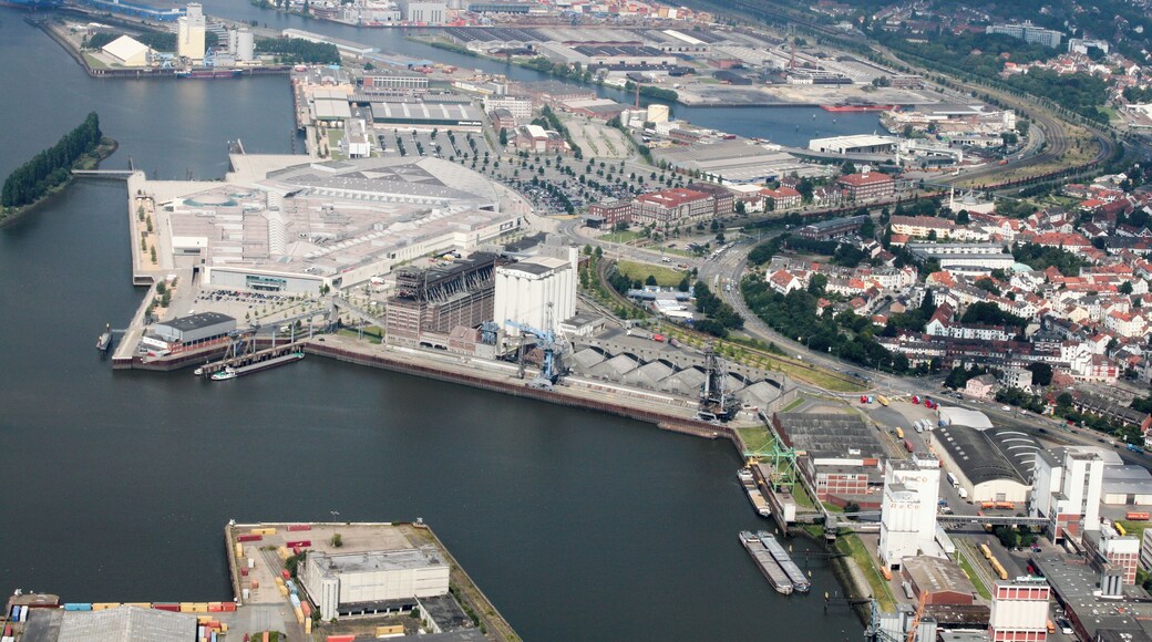 Lufbilder Bremen: HĂ€fen, JVA Oslebshausen, Ohlendorf, Lindenhof, Ăberseestadt, Becks, Kellogs, St. Stephanis Kirche, Hauptbahnhof, Weser (identische Bildbeschreibung fĂŒr File:2012-08-08-fotoflug-bremen zweiter flug 1142.JPG bis File:2012-08-08-fotoflug-bremen zweiter flug 1244.JPG; alle mit GPS-Koordinaten