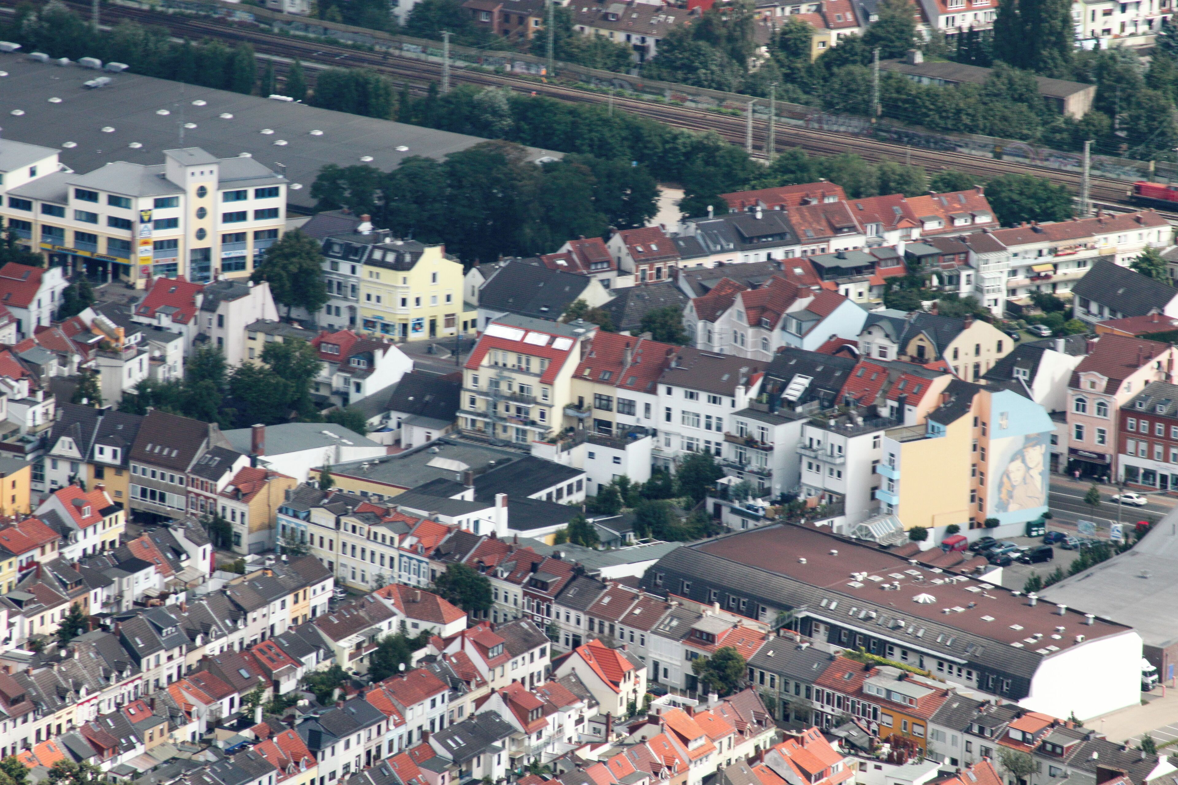 Lufbilder Bremen: Häfen, Waterfront, Lindenhof, Walle, Osterfeuerberg, Utbremen, Bahnhofsvorstadt, Bürerweide, Barkhof, Bürgerpark, Weidedamm, Müllverbrennungsanlage (identische Bildbeschreibung für File:2012-08-08-fotoflug-bremen zweiter flug 1006.JPG bis File:2012-08-08-fotoflug-bremen zweiter flug 1141.JPG; alle mit GPS-Koordinaten
