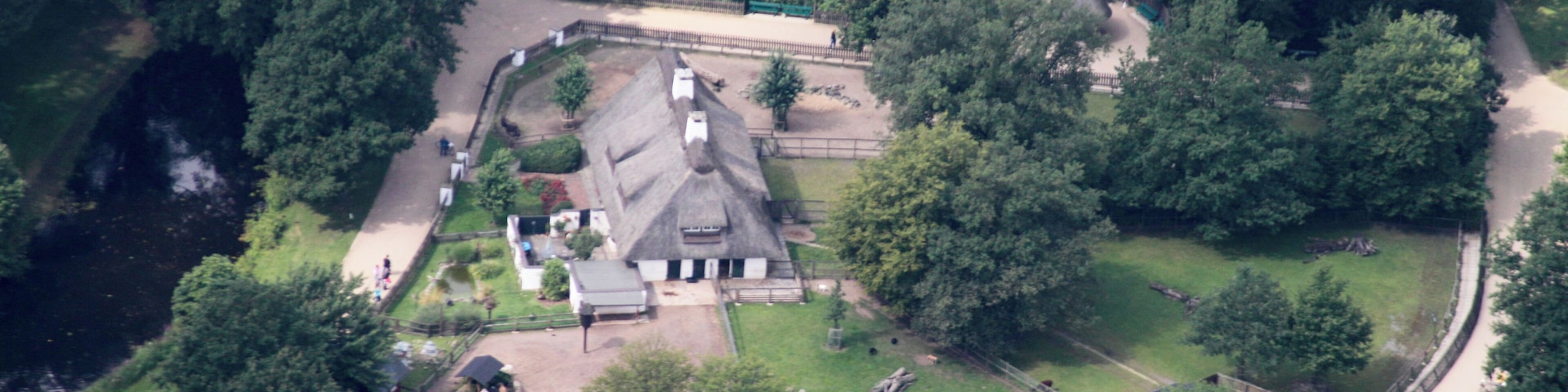 Lufbilder Bremen: Häfen, Waterfront, Lindenhof, Walle, Osterfeuerberg, Utbremen, Bahnhofsvorstadt, Bürerweide, Barkhof, Bürgerpark, Weidedamm, Müllverbrennungsanlage (identische Bildbeschreibung für File:2012-08-08-fotoflug-bremen zweiter flug 1006.JPG bis File:2012-08-08-fotoflug-bremen zweiter flug 1141.JPG; alle mit GPS-Koordinaten