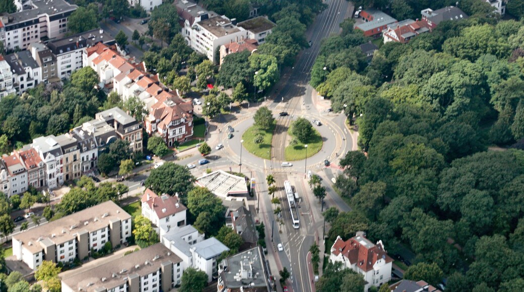 Lufbilder Bremen: Häfen, Waterfront, Lindenhof, Walle, Osterfeuerberg, Utbremen, Bahnhofsvorstadt, Bürerweide, Barkhof, Bürgerpark, Weidedamm, Müllverbrennungsanlage (identische Bildbeschreibung für File:2012-08-08-fotoflug-bremen zweiter flug 1006.JPG bis File:2012-08-08-fotoflug-bremen zweiter flug 1141.JPG; alle mit GPS-Koordinaten