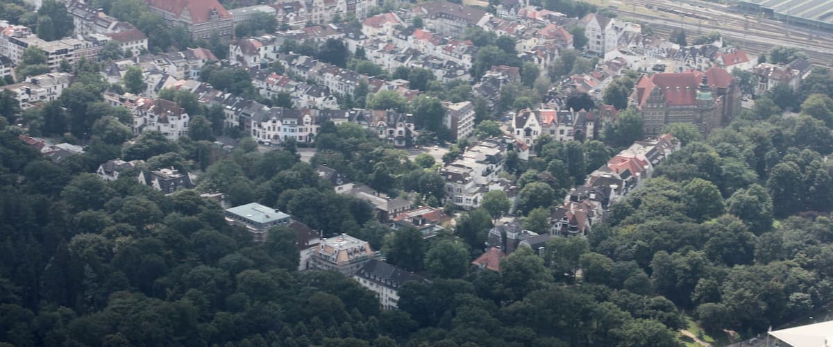 Lufbilder Bremen: Häfen, Waterfront, Lindenhof, Walle, Osterfeuerberg, Utbremen, Bahnhofsvorstadt, Bürerweide, Barkhof, Bürgerpark, Weidedamm, Müllverbrennungsanlage (identische Bildbeschreibung für File:2012-08-08-fotoflug-bremen zweiter flug 1006.JPG bis File:2012-08-08-fotoflug-bremen zweiter flug 1141.JPG; alle mit GPS-Koordinaten