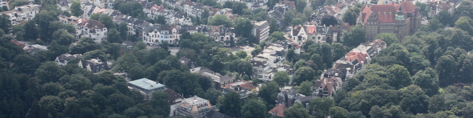 Lufbilder Bremen: Häfen, Waterfront, Lindenhof, Walle, Osterfeuerberg, Utbremen, Bahnhofsvorstadt, Bürerweide, Barkhof, Bürgerpark, Weidedamm, Müllverbrennungsanlage (identische Bildbeschreibung für File:2012-08-08-fotoflug-bremen zweiter flug 1006.JPG bis File:2012-08-08-fotoflug-bremen zweiter flug 1141.JPG; alle mit GPS-Koordinaten