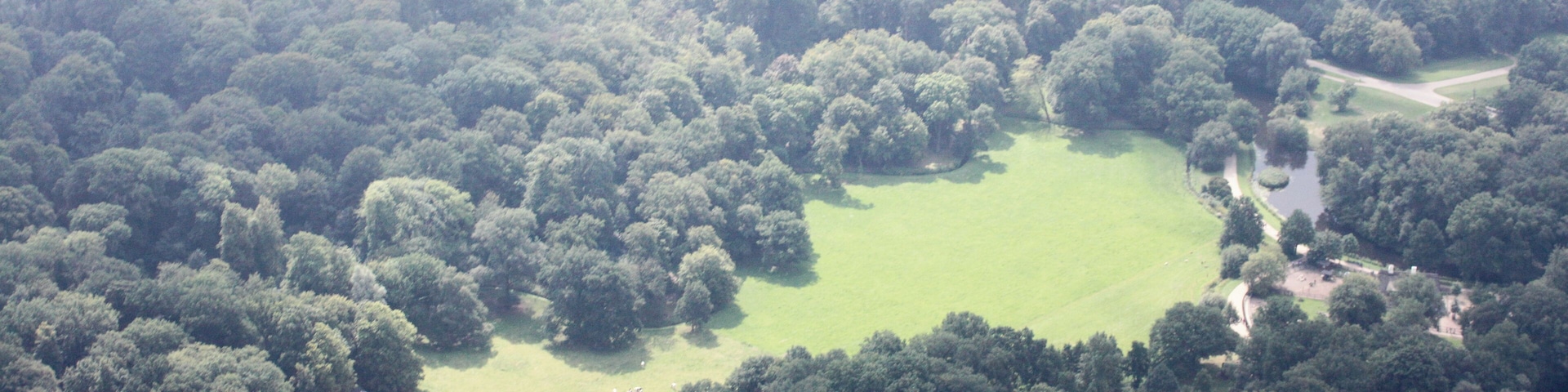 Lufbilder Bremen: Häfen, Waterfront, Lindenhof, Walle, Osterfeuerberg, Utbremen, Bahnhofsvorstadt, Bürerweide, Barkhof, Bürgerpark, Weidedamm, Müllverbrennungsanlage (identische Bildbeschreibung für File:2012-08-08-fotoflug-bremen zweiter flug 1006.JPG bis File:2012-08-08-fotoflug-bremen zweiter flug 1141.JPG; alle mit GPS-Koordinaten