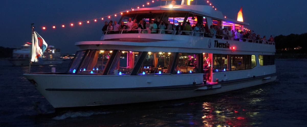 Fahrgastschiff Theresia bei den Kölner Lichtern 2015 in Köln.